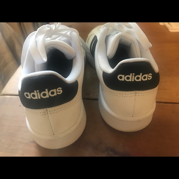 Adidas Women’s grand court sneaker - Picture 3 of 5